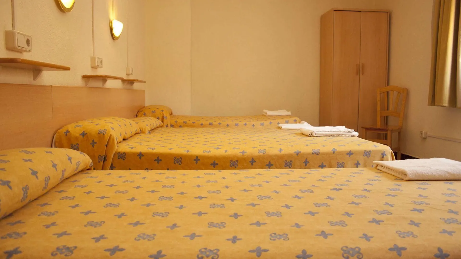 Konukevi Hostal Abrevadero Barselona